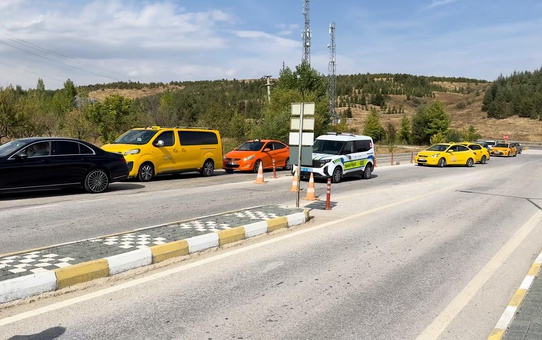 Korsan taksicilik yaparken meslek esnafının tuzağına düştü! Ehliyeti alındı, aracına 60 gün men