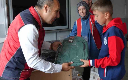 Kütahya Vakıflar Bölge Müdürlüğü Kızılcaören Köyü okuluna eğitim desteği verdi