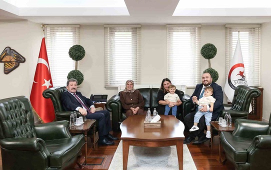 Şehidin ikiz yeğenlerine valilik makamında sürpriz doğum günü kutlaması