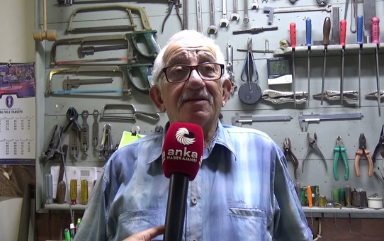 Sinop'ta 130 yıllık bıçakçılık geleneğini 80 yaşındaki Cengiz Özekes oğluyla sürdürüyor