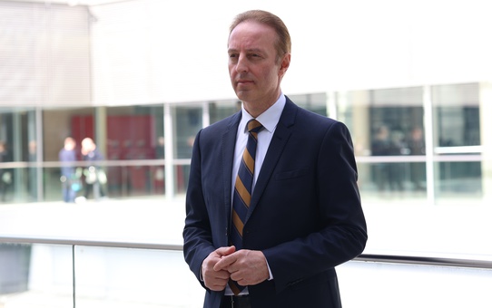 SPD'li Karaahmetoğlu, Eralp'le gurur duydu, AfD'nin MV'de yüzde 38,2'sine değindi