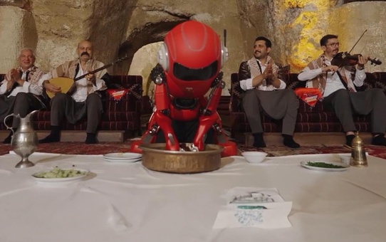 TEKNOFEST robotu sıra gecesinde çiğköfte yoğurdu