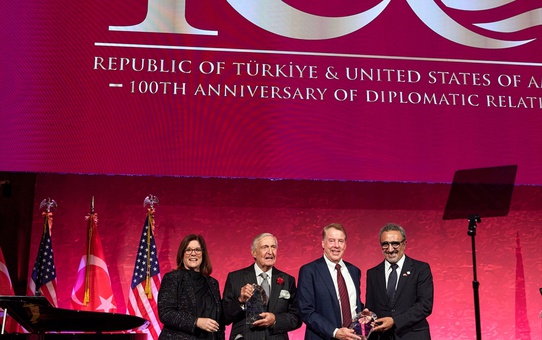 New York'taki Türkiye-ABD Galası'nda Rahmi Koç ve Bill Ford'a onur ödülü verildi