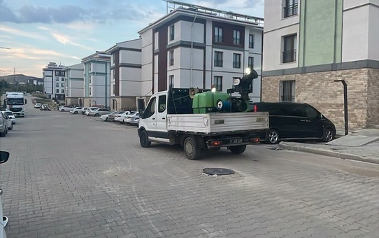 Kırıkkale Yahşihan'da belediye, mahalleleri sivrisinek ve haşerelere karşı ilaçladı