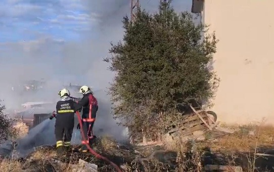 Yozgat'ta trafo patlaması sonrası sanayi bölgesindeki yangını itfaiye söndürdü