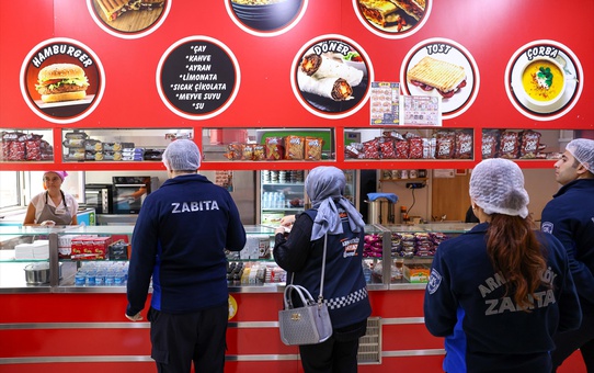 Zabıta Arnavutköy'de okul kantinlerini hijyen ve fiyat etiketleri açısından denetledi