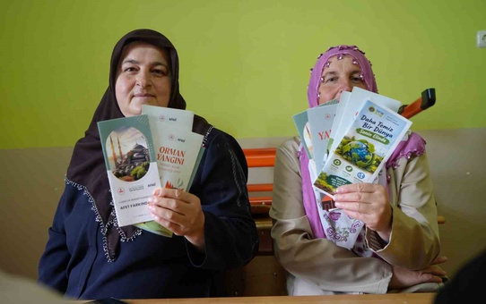 Bayburt Demirözü'nde AFAD ve çevre ekipleri afet ve sıfır atık eğitimi verdi
