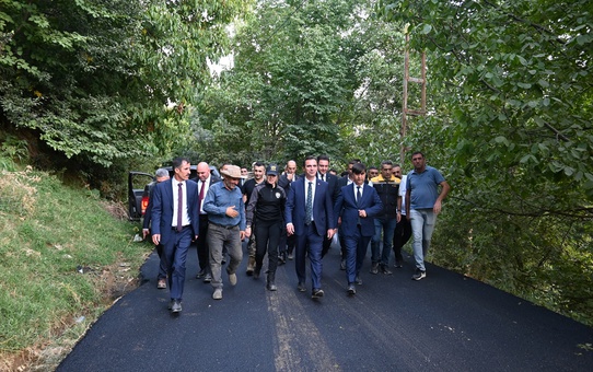 Bitlis Valisi Karakaya, Hizan'da incelemelerde bulundu, asfalt hedefi 300 kilometre