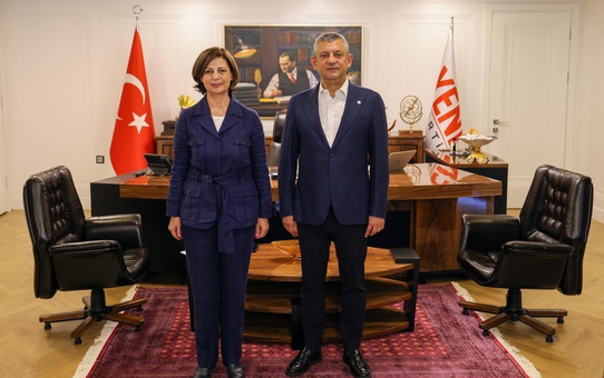 Eskişehir Büyükşehir Başkanı Ünlüce, YENİ Parti Genel Başkanı Özel'i ziyaret etti