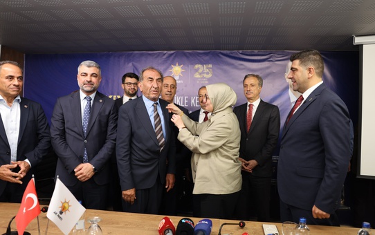 Mardin'de görevinden alınan Yeniden Refah İl Başkanı Mahmut Özer AK Parti'ye katıldı