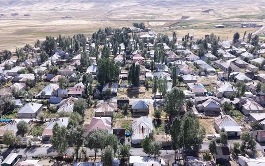 Hakkari Yüksekova'daki 220 haneli Doğanlı köyü simetrik yerleşimiyle dikkat çekiyor