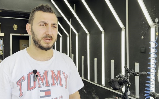 Yemek ikram ettiği çocuk boğulmak üzereydi! Artvin'de oto yıkamacının müdahalesi hayat kurtardı