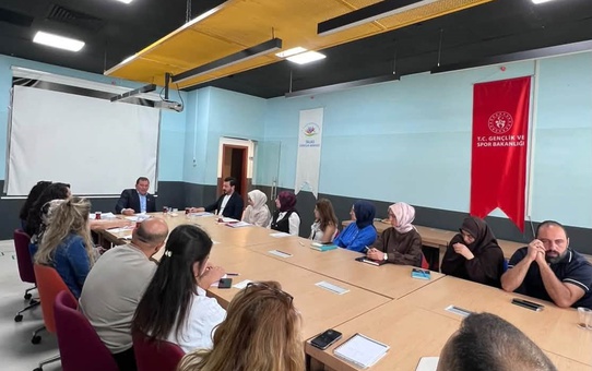Talas Gençlik Merkezi'nde faaliyetler Kabakcı başkanlığında değerlendirildi