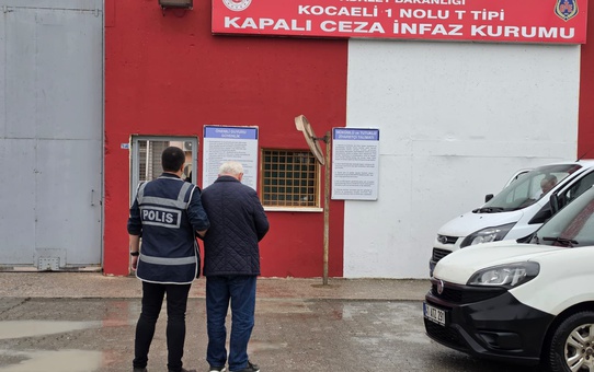 Kocaeli Derince'de M.Y., 26 suçtan kesinleşmiş 50 yıl 3 ay hapis cezasıyla yakalandı