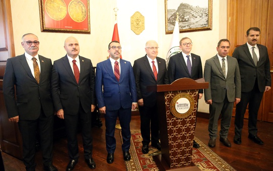 Milli Savunma Bakanı Güler, Kars Valiliğinde kent çalışmaları hakkında bilgi aldı