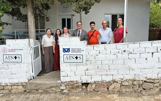 Enez Yüzey Araştırması ekibi MSGSÜ Rektörü Açıkgözoğlu'na teşekkür etti