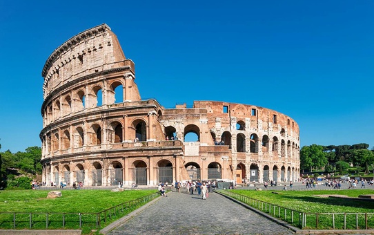 Roma'daki simge Kolezyum'da iskeleden düşen 22 yaşındaki işçi yaşamını yitirdi