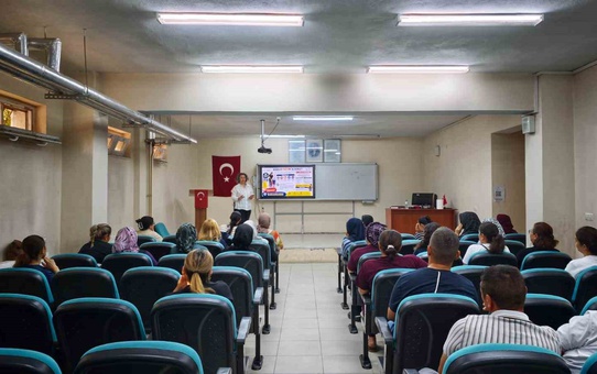 Manisa Sarıgöl'de 38 okul çalışanına ilk kez 8 saatlik iş güvenliği eğitimi verildi