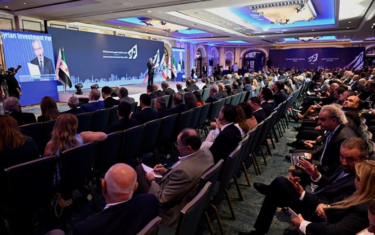 Beyrut'ta 6 Suriyeli bakan, Lübnan-Suriye Yatırım Forumu'na katıldı