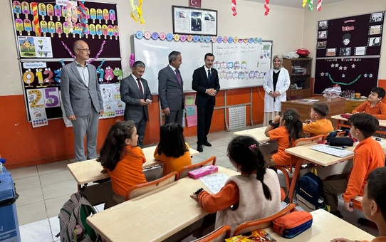 Yenipazar Kaymakamı Polat, yeni eğitim yılında okulları ziyaret etti