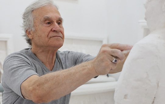 82 yaşındaki heykeltıraş Cengiz Sevener, 75 yıllık sanat yolculuğunu anlattı