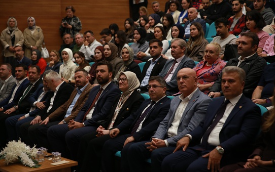 AK Parti Genel Başkan Yardımcısı Uygur, Balıkesir Üniversitesi Hukuk Fakültesi'nin açılış dersinde konuştu: