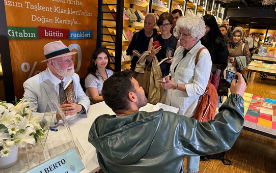 Alberto Manguel İstanbul'da İlyada ve Odysseia'yı mülteci kaygılarıyla anlattı