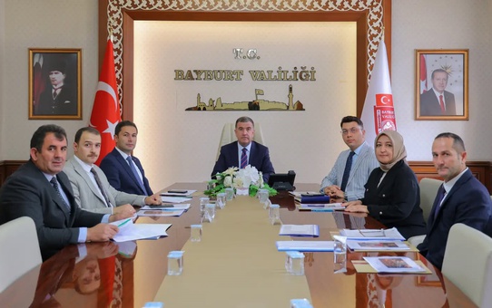 Bayburt Valisi Eldivan başkanlığında sosyal yardım vakıfları toplantısı yapıldı