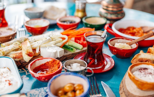 Araştırma, paylaşılan öğünlerin depresyon ve bunama riskini azaltabileceğini gösterdi