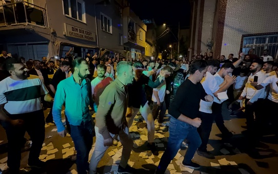 Bursa'da 20 yıllık mahalle geleneği: 'Salla Dansı' milyonlarca kişiye ulaştı