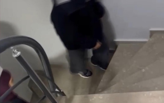 Kağıthane'de hırsızlık şüphelisi 2 kadın, ev sahibinden kaçarken bodrum kata indi