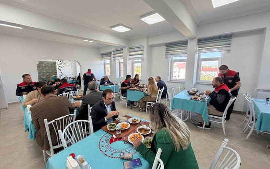 Kars Valisi Polat, Tarım İl Müdürlüğü'nde tarım ve hayvancılıkla ilgili bilgi aldı