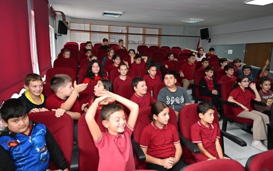 Kartepe Derbent Ata İlkokulu'nda TÜBİTAK 4009 destekli bilim şenliği düzenlendi