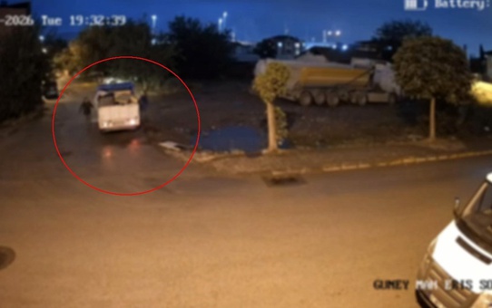 Kocaeli Körfez'de atık dökmek isteyenler güvenlik kamerasını görünce geri topladılar