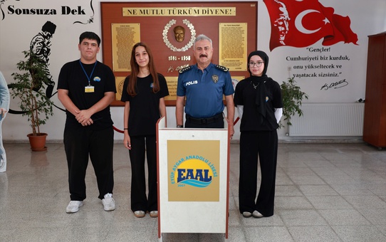 Mersin İl Emniyet Müdürü Aktaş, Toroslar'da öğrencilerle buluşup esnafı ziyaret etti