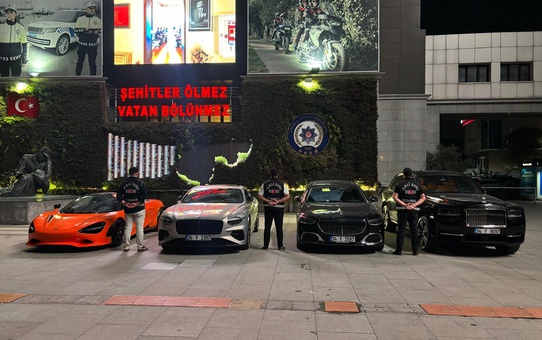 Soruşturmada tutuklanan Yarız'ın 5 lüks aracı 4 kişiye 26 bin 280 liraya devredildi