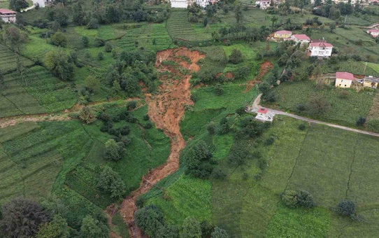 Rize Valisi Baydaş, afet zararını 1 milyar 42 milyon lira olarak açıkladı