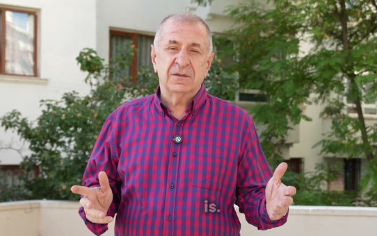 Zafer Partisi lideri Özdağ yedi yıllık dil eğitimini eleştirdi, İngilizce sözü verdi