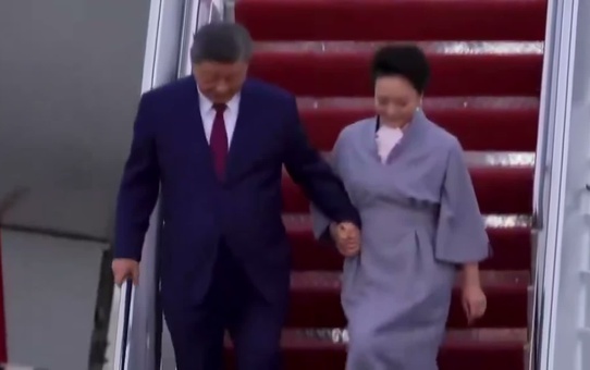 Andrews Üssü'nde Xi Jinping için karşılama töreni düzenlendi, iki B-1 uçağı uçtu