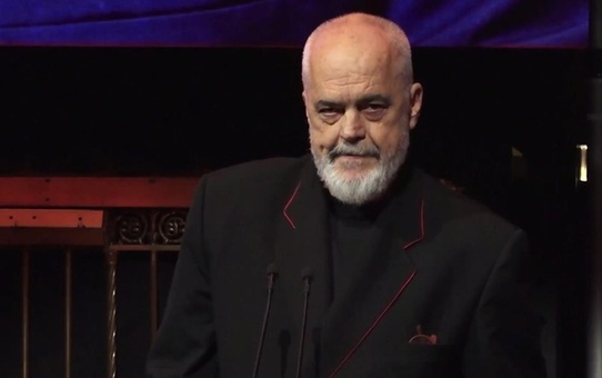 Arnavutluk Başbakanı Edi Rama'ya New York'ta yumurtalı protesto
