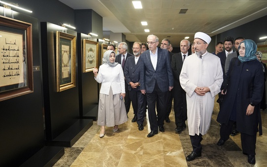 Diyanet Başkanı Arpaguş, dünya krizlerinin çözümü için Hz. Peygamber'i işaret etti