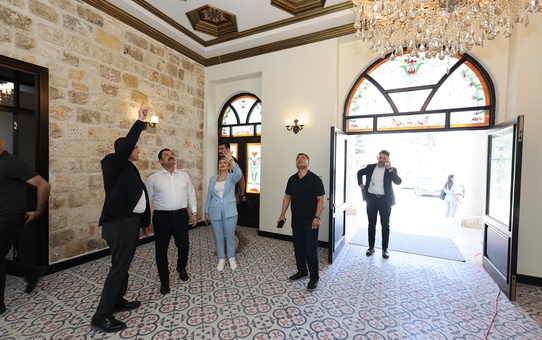 Hatay Valisi Masatlı, restorasyonda sona gelinen tarihi valilik binasını inceledi