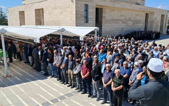 Karaman'da evlerinde ölü bulunan karı kocanın cenazeleri iki ayrı yerde defnedildi