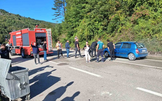Kastamonu Şenpazar'da otomobilin motorunda çıkan yangını itfaiye söndürdü