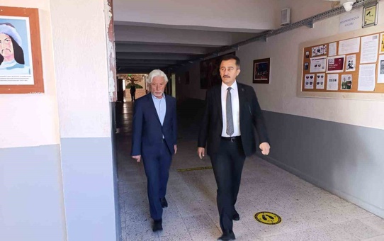 Keleş öğretmen ve öğrencilerin taleplerini dinledi