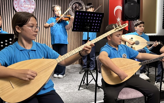 Kırşehir'de gençler Neşet Ertaş'ın türkülerini söyleyerek bozlak kültürünü yaşatıyor