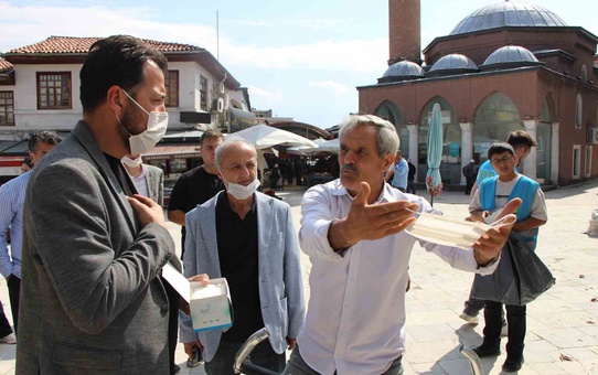 Merzifon'da içme suyu kazısı tozu sağlığı etkiledi, AK Parti 3 bin maske dağıttı