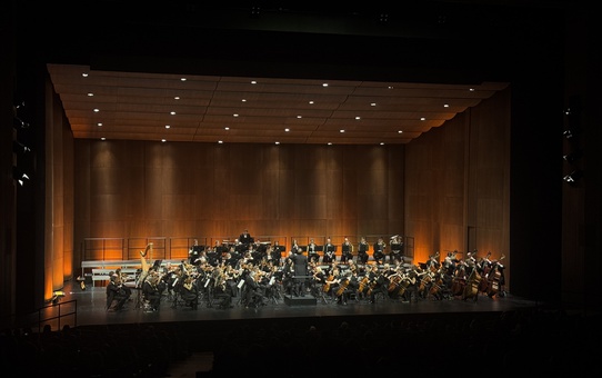 İngiliz Royal Philharmonic Orchestra, Petrenko yönetiminde AKM'de konser verdi