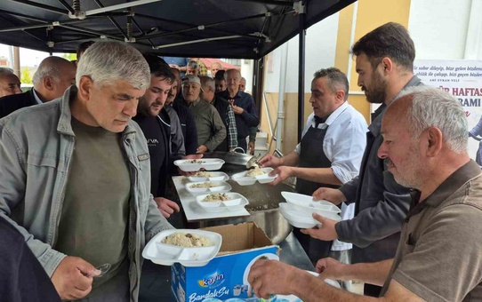 Samsun Alaçam'da Ahilik Haftası programının ardından etli pilav ve ayran ikram edildi