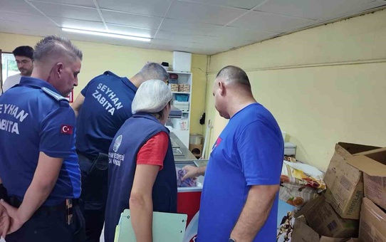 Seyhan'da zabıta, okul kantinlerinde yasaklı gıdaları satıştan men etti
